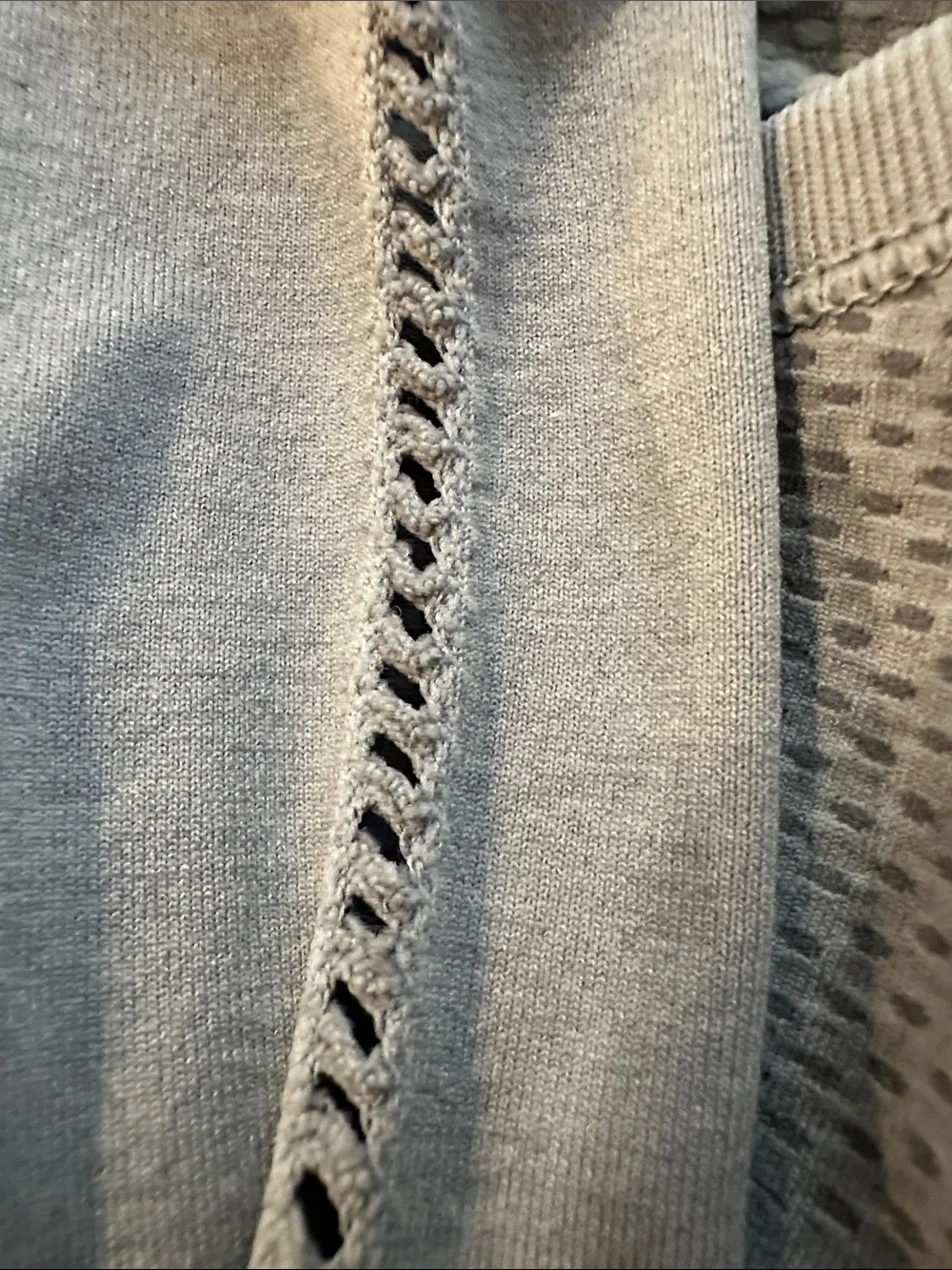 Old Navy Size M (8) Long Sleeve Gray Stretchy Knit Athletic Top EUC